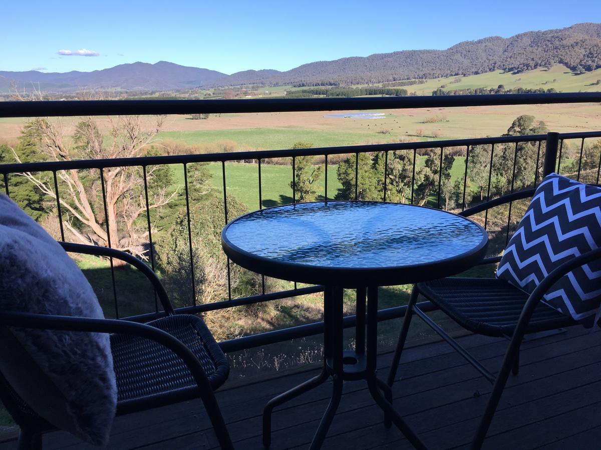 Rosewhite House Bed & Breakfast Myrtleford Exterior photo